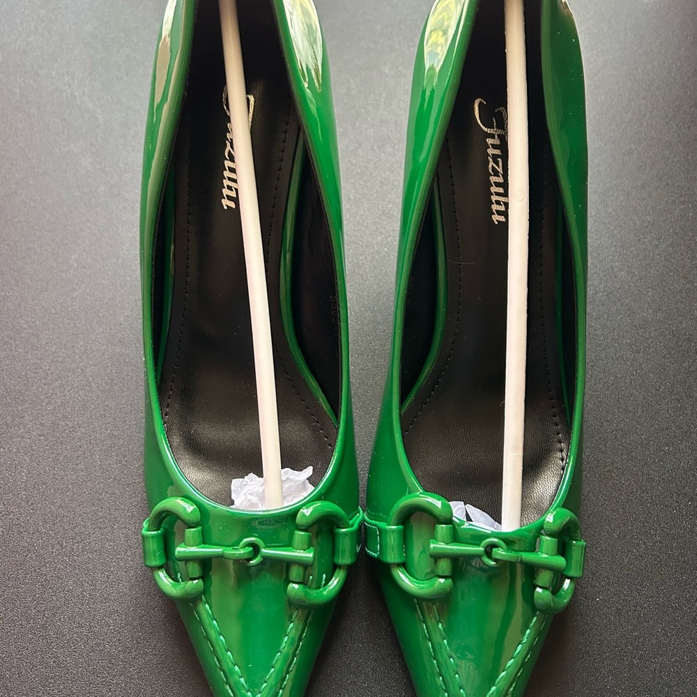 Green Fuzubi NWOT Women's Shoes Size 7.5 Pumps Original Box - Picture 9 of 9